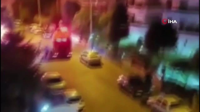 Bursa'da park halindeki minibüs alev alev yandı