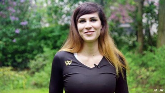 Fitness training - Plank with hip dips