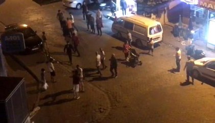 Sokak ortasında bıçaklı, tekme tokat 'velayet' kavgası kamerada