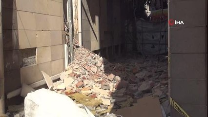 Diyarbakır'da 50 yıllık karakol binası kontrollü yıkıldı