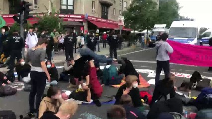 Çevreciler Alman hükümetinin iklim politikasını protesto etti