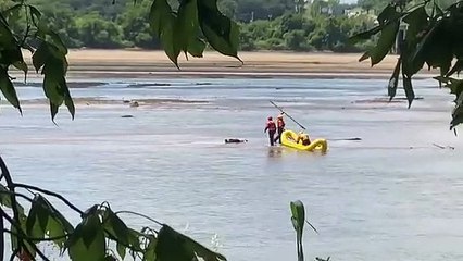 EUA. Bombeiros descobrem que "corpo na água" era banhista a relaxar