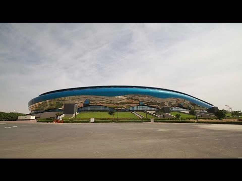 مجمع حمدان يضيء الشمعة العاشرة