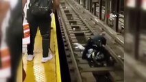 - New York metrosunda raylara düşen yolcu son anda kurtarıldı