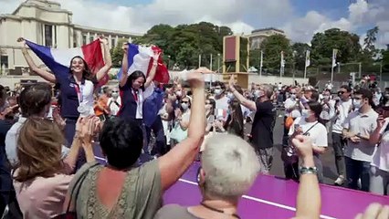 Live des Jeux - Célébration médaille - Triathlon, voile et sabre (escrime)
