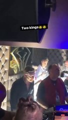 Elvis Guetta fait la fête avec ses parents, David et Cathy Guetta. Le 19 août 2021.