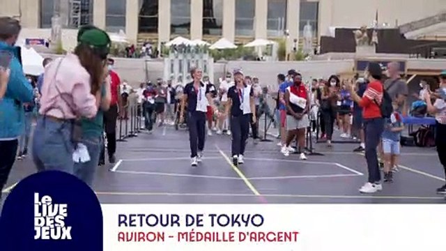 Live des Jeux - Célébration médaille - Laura Tarantola et Claire Bové (aviron)