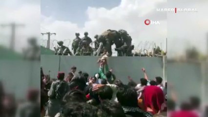 Çaresiz Afgan ailelerin bebeklerini ABD askerlerine verdiği anlar kamerada