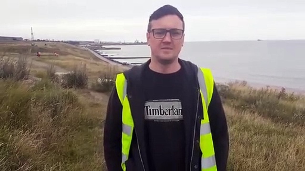 Hendon residents help to keep beach clean