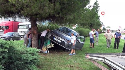 Baba-oğul takla atan otomobilden burunları bile kanamadan çıktı