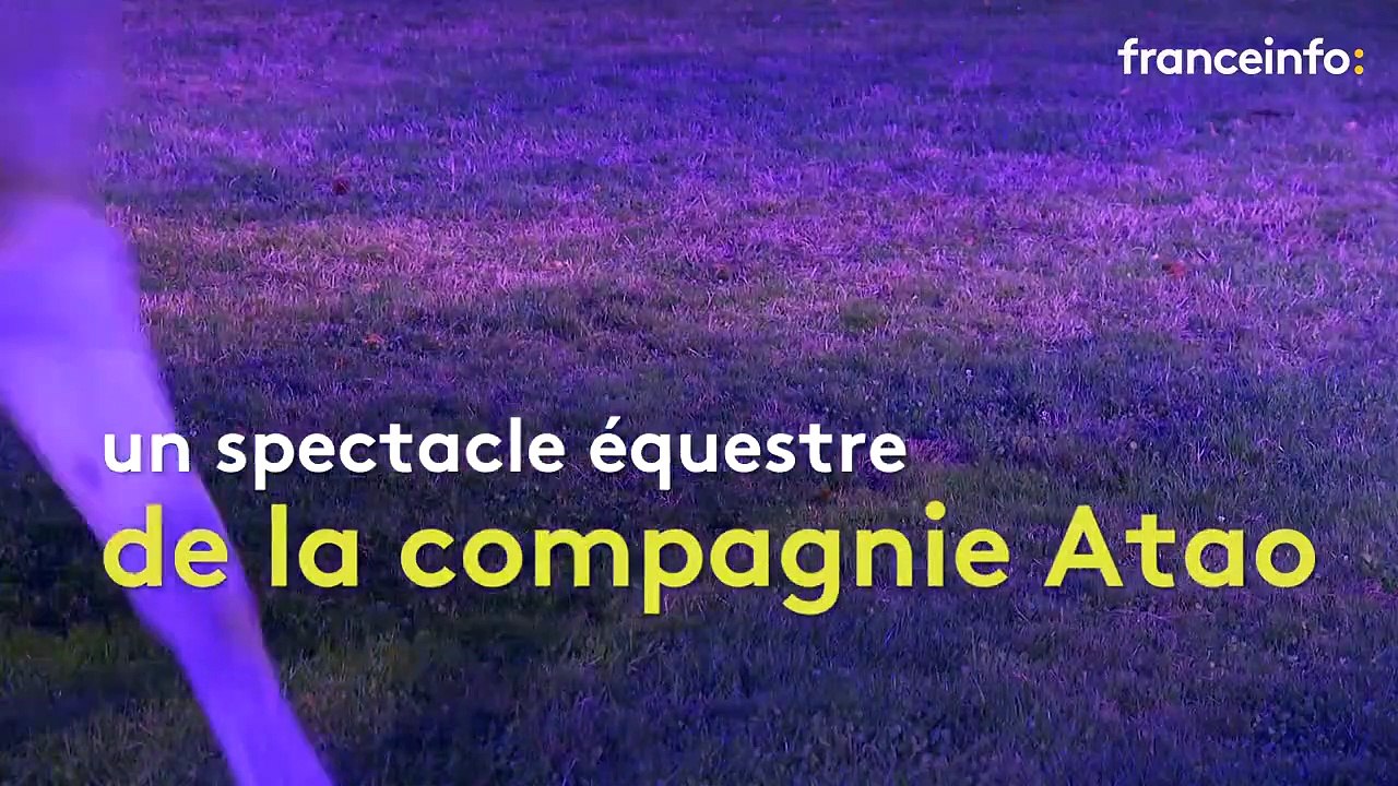 Jeux de projecteurs et jongleurs de feu : la dernière création équestre de la compagnie Atao illumine le château de Pompadour