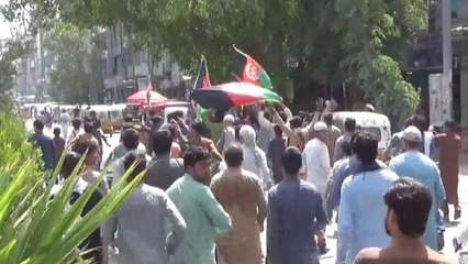 Fearless public protesting, sloganeering against Taliban!