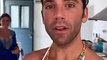 Le chanteur Mika filme les coulisses de ses vacances, torse nu, sur Instagram.