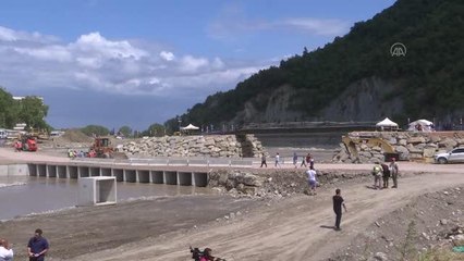 Son dakika: Yaşanan sel felaketi sonrası Ayancık Deresi üzerine alternatif köprü inşa edildi