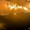 Incendie dans le Var - Regardez les images impressionnantes de pompiers bloqués dans leur camion au milieu des flammes - VIDEO