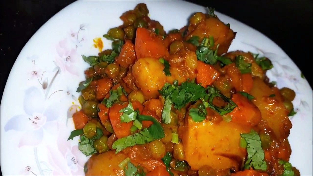 #Matar#Aloo#gajar#sabzi #mixsabzi #wintertastysabzi Aloo Matar Gajar sabzi _ Mix vegetables recipe _