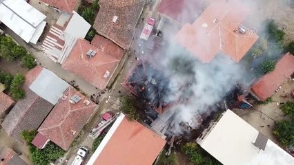 Gülümbe köyünde çıkan yangında 2 ev, ahır ve samanlık hasar gördü