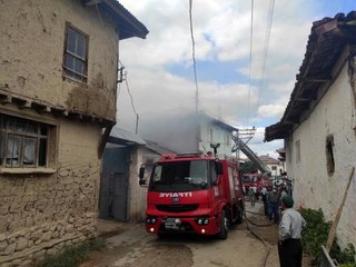Bilecik'te korkutan yangın, 2 ev 1 ağır 1 samanlık kül oldu