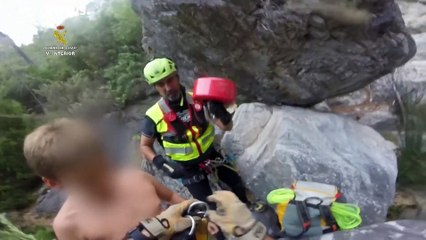 ESPAÑA | La Guardia civil rescata a varios niños que hacían barranquismo sin material adecuado