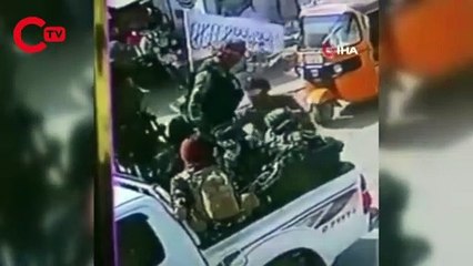 Taliban'ın Afganistan bayrağı taşıyanlara müdahalesi kamerada
