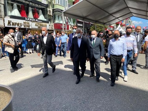 Binali Yıldırım ve Başkan Yıldırım Ümraniye'de aşure etkinliğine katıldı