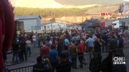 Madenciler servis araçlarının yolunu kesip eylem yaptı