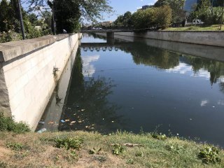 Sadabad Deresi'ndeki koku ve kirliliğe vatandaşlar tepki gösterdi