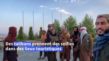 Des talibans se prennent en selfie devant des sites touristiques
