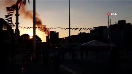 Taksim’deki bir otel alevlere teslim oldu
