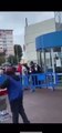 Grosse altercation entre une femme et un vigile à l'entrée du centre commercial de Drancy