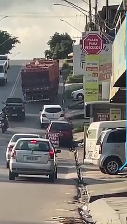 Un chauffeur de camion a sous-estimé le poids de sa cargaison !