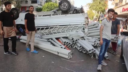 Minibüs, kamyonet ve motosikletin karıştığı kazada 3 kişi yaralandı
