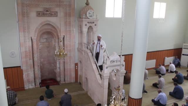 Gercüş'te muharrem ayı dolayısıyla vatandaşlara aşure ikram edildi