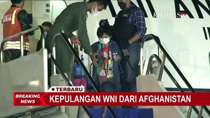 Detik-detik WNI dari Afghanistan Turun dari Pesawat Disambut Menlu dan Panglima