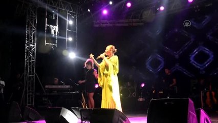 "Uluslararası Bursa Festivali"'nde sanatçı Ziynet Sali sahne aldı