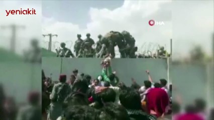 Gündemi sarsan görüntü! Afgan aileler ABD askerlerine dikenli tellerden çocuklarını uzattı