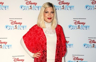 How did Tori Spelling accidentally dye her pubic hair purple?