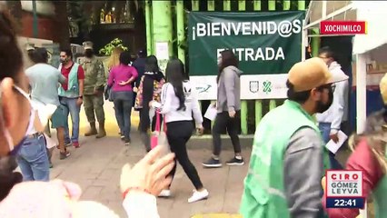 Caos en el Deportivo Xochimilco para personas de 18 a 29 años que quieren vacunarse