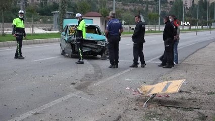 Son dakika! Kontrolden çıkan otomobil emniyet müdürlüğünün duvarına çaptı: 4 yaralı