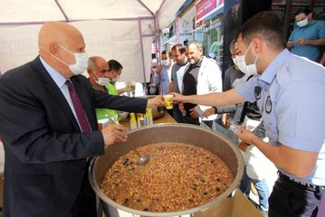 Bayburt'ta aşure dağıtımı