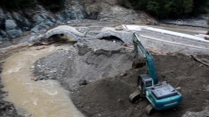 Son dakika haberi! KASTAMONU - Selde, İstiklal Yolu üzerindeki 122 yıllık tarihi köprü de zarar gördü