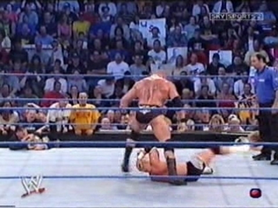 Wwe - brock lesnar breaks hardcore holly's neck