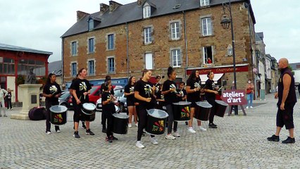 Chateaubriand, le coiffeur et le coiffé décoiffés , arrière plan à 1'04"...