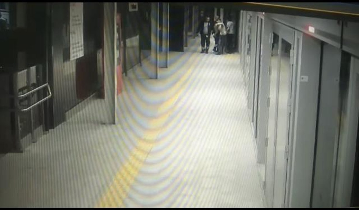 Son dakika haberi... İstanbul metrosunda intihar ihbarına giden polis hırsızı suçüstü yakaladı