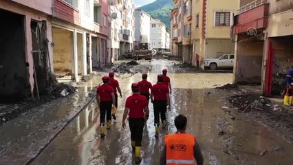 Son dakika haberleri! KASTAMONU - Bozkurt'taki selde kuyumcuların balçıkta kaybolan altınları polis tarafından dedektörle arandı