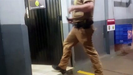 PM prende dois indivíduos por porte ilegal de arma de fogo e maconha na Av. Brasil