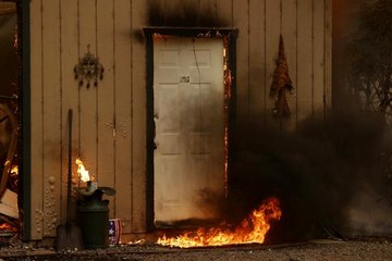 California'nın en büyük ikinci yangını 705 bin dönümlük alanı küle çevirdi