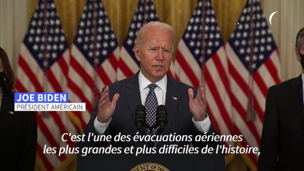 Evacuation de l'aéroport de Kaboul: "parmi les plus difficiles de l'histoire", dit Biden