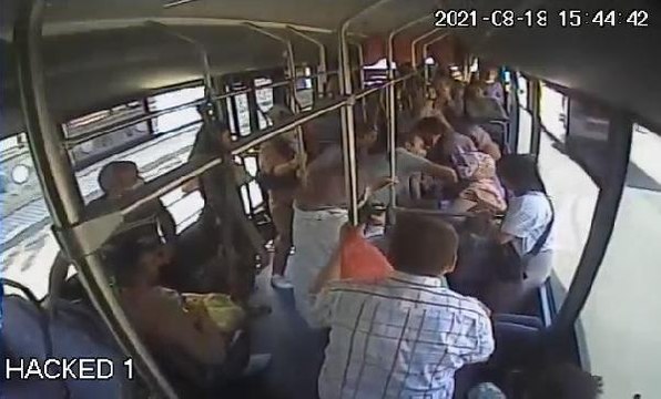 Son dakika haberleri! OTOBÜS ŞOFÖRÜ, DİLİ BOĞAZINA KAÇAN ÇOCUĞU GÜZERGAHINI DEĞİŞTİRİP HASTANEYE YETİŞTİRDİ