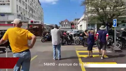 Les motards sont en place pour la manifestation anti pass à Saint-Denis